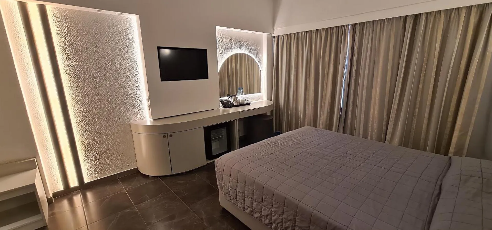 Sveltos Hotel Ларнака 3*,